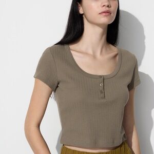 [NWT] Uniqlo Pointelle T-Shirt | Henley Neck
